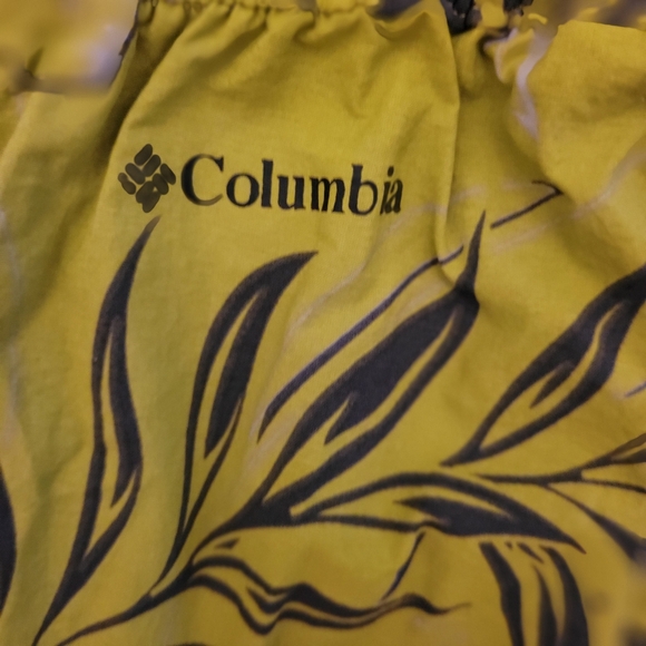 Boys Green Hybrid Swim Shorts with Tropical Print. Size 4 - Picture 2 of 6